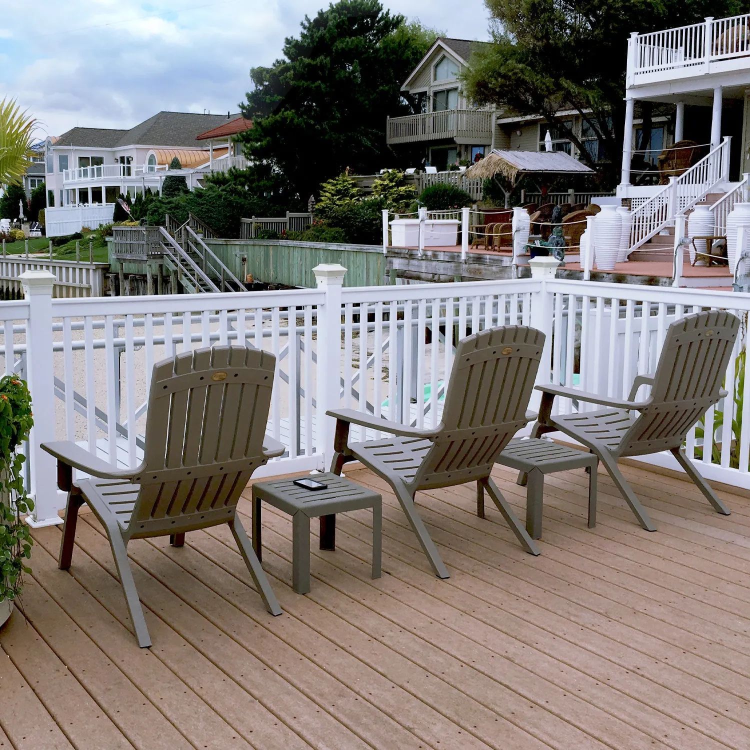 Grosfillex Westport Adirondack Gartenstuhl Taupe breit