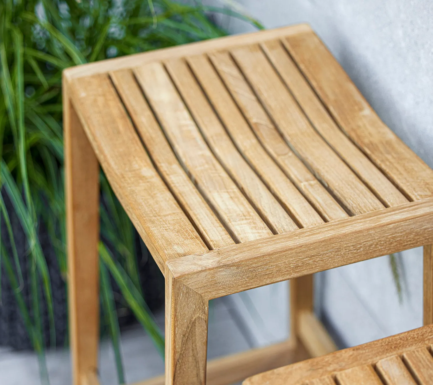 Cane-line Flip Barhocker Teak stapelbar für draußen