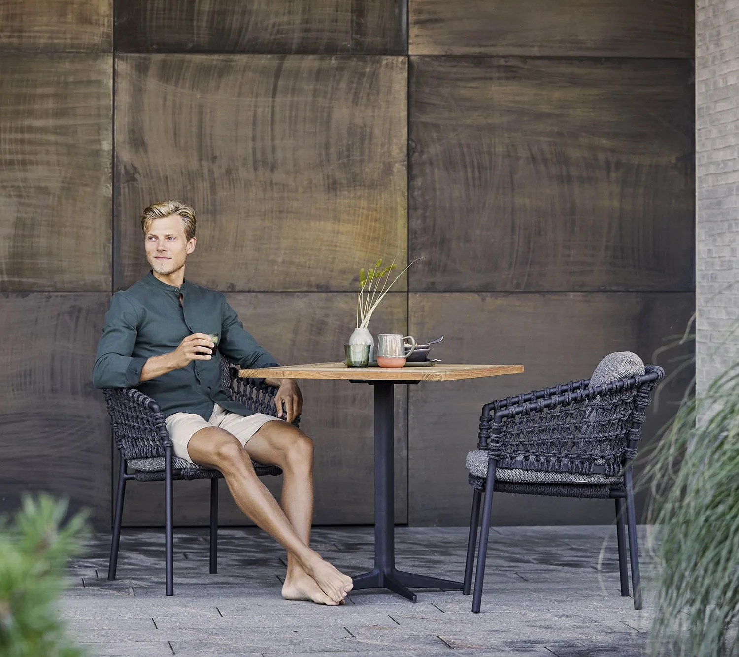 Cane-line Drop Cafétisch 72x72 cm Teak Lava Grey