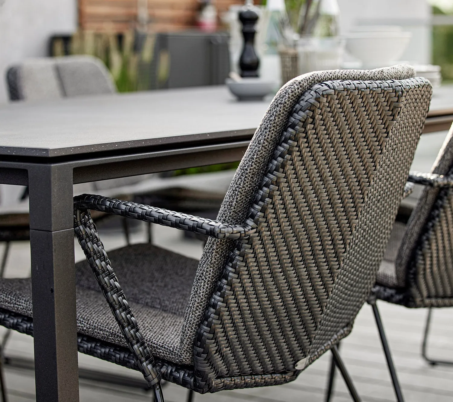 Cane-line Vision Armchair Armlehnstuhl Schwarz Graphit Weave stapelbar