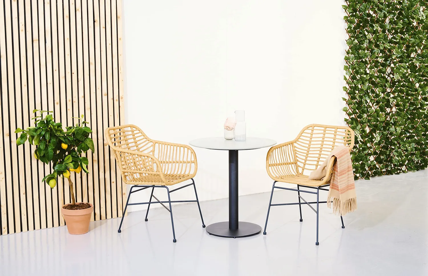 Envy Café-Set Balkonmöbel für 2 Personen Gartentisch Durafit Grau Bambusoptik
