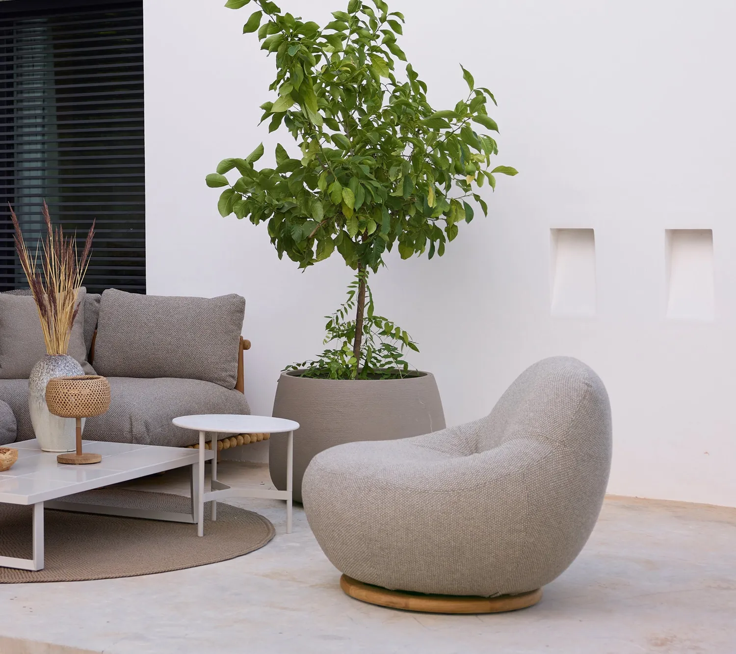 Cane-line Twist Couchtisch klein Lava Grey Fossil Black Keramik Outdoor