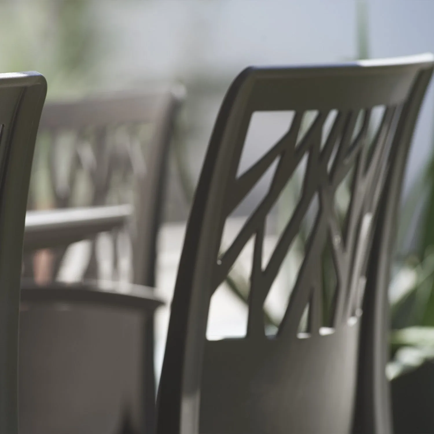 Grosfillex Vegetal Gartenstuhl Anthrazit recycelt 50%