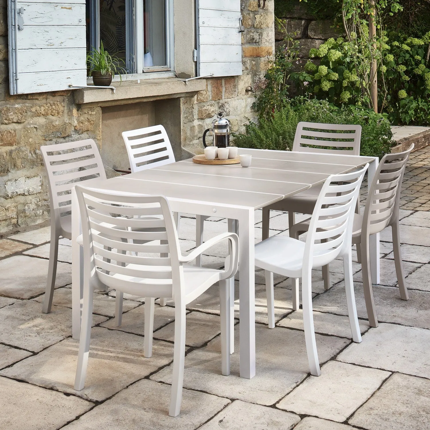 Grosfillex Eden Gartentisch 133x87 cm Platin