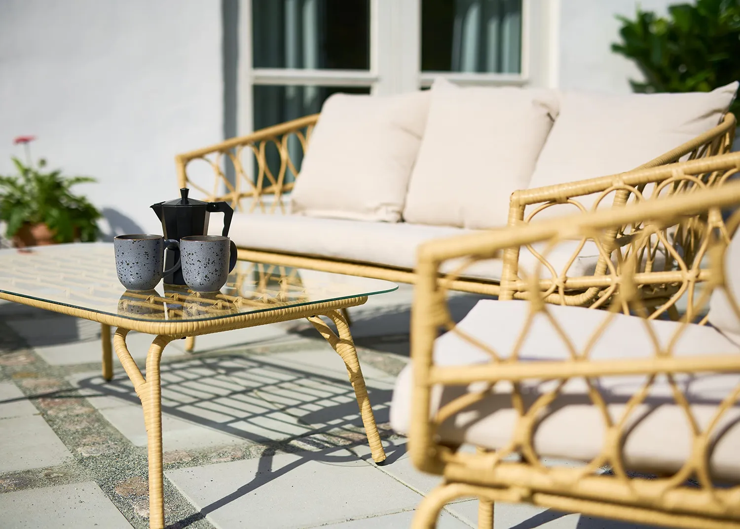 Envy Lounge-Set 5 Personen Rattan 3-Sitzer Kissen Loungetisch