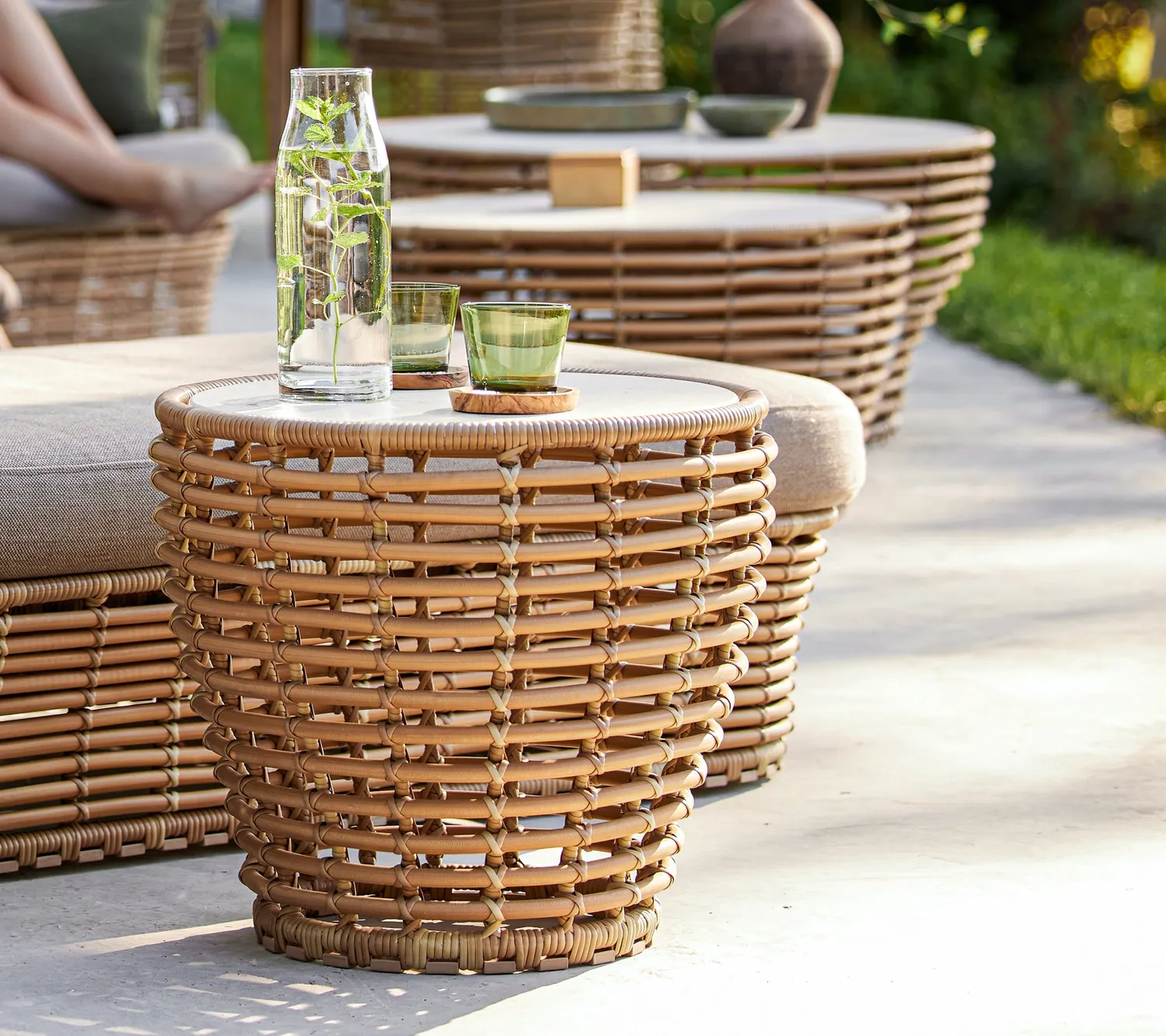 Cane-line Basket Couchtisch Klein Natur Fossil Black