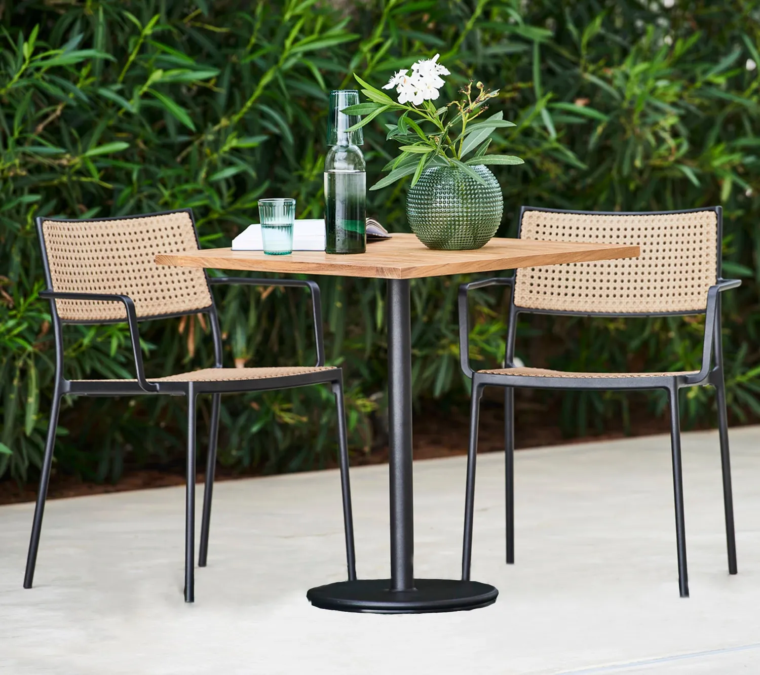 Cane-line Go café Tisch 72x72 cm Darkgrün Teak wetterfest