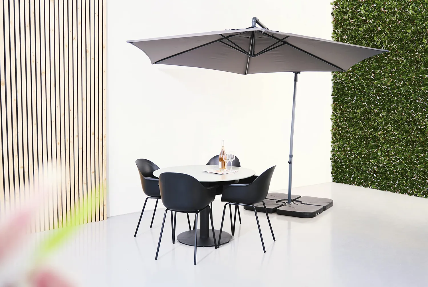 Envy Gartenmöbel-Set Rund 110 cm Grau + 4 Stühle Schwarz Tisch
