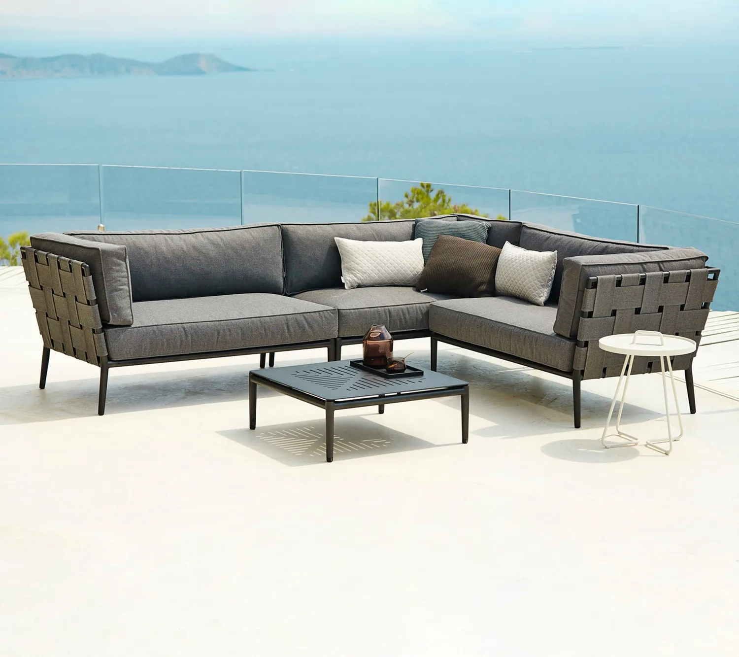 Cane-line Conic Couchtisch Alu Hellgrau