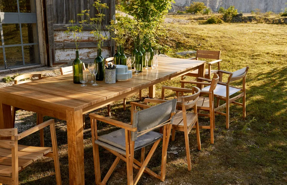 Skargaarden Oxnö Tisch Holz Garten