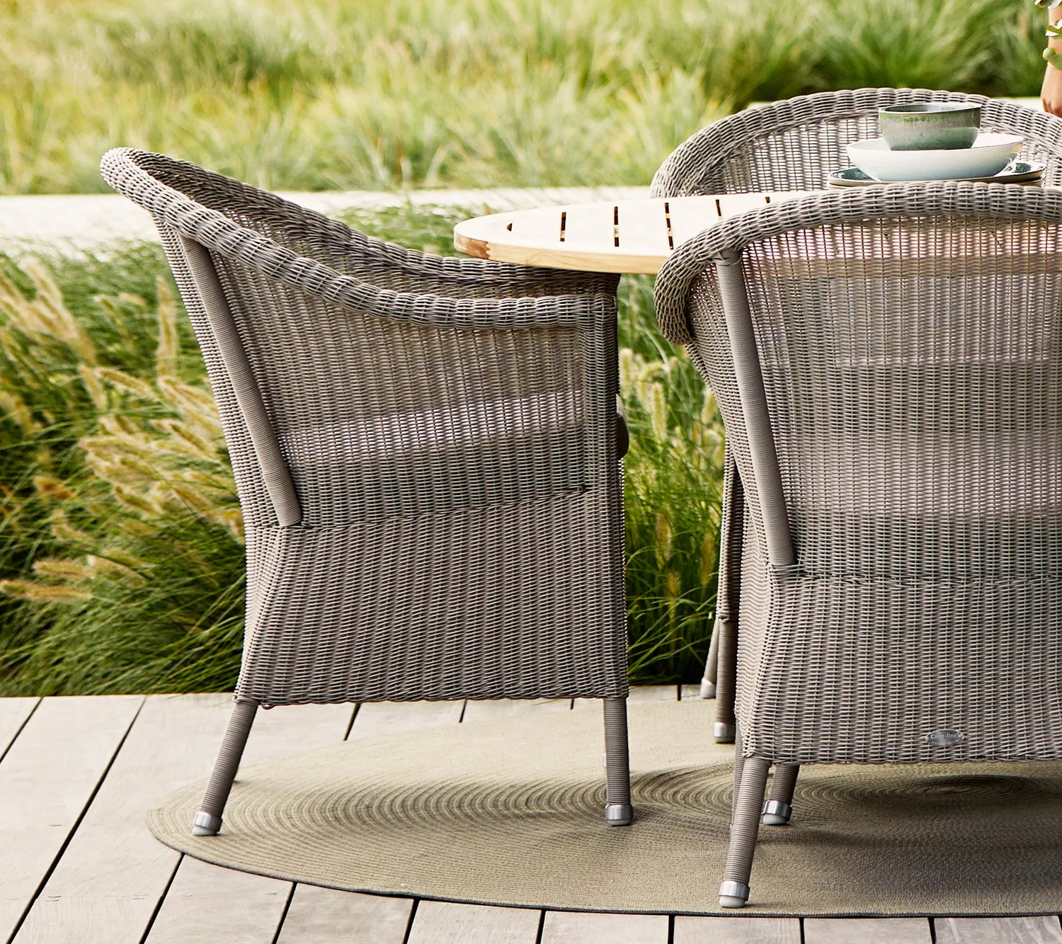 Cane-line Lansing chair Armlehnstuhl Taupe mit Sitzkissen Sand Natté wetterfest