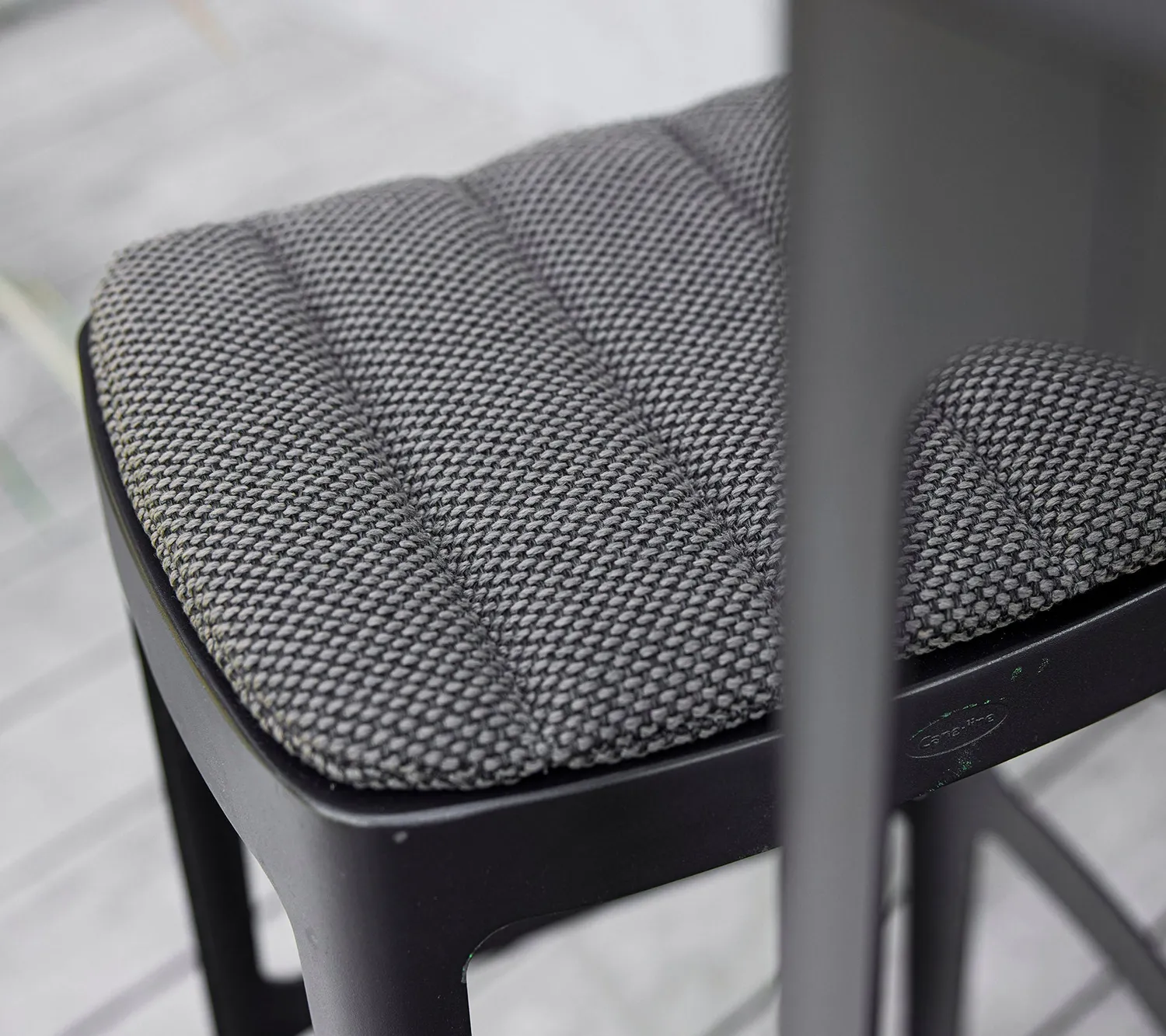 Cane-line Cut Barhocker Sitzkissen Dark grey Focus