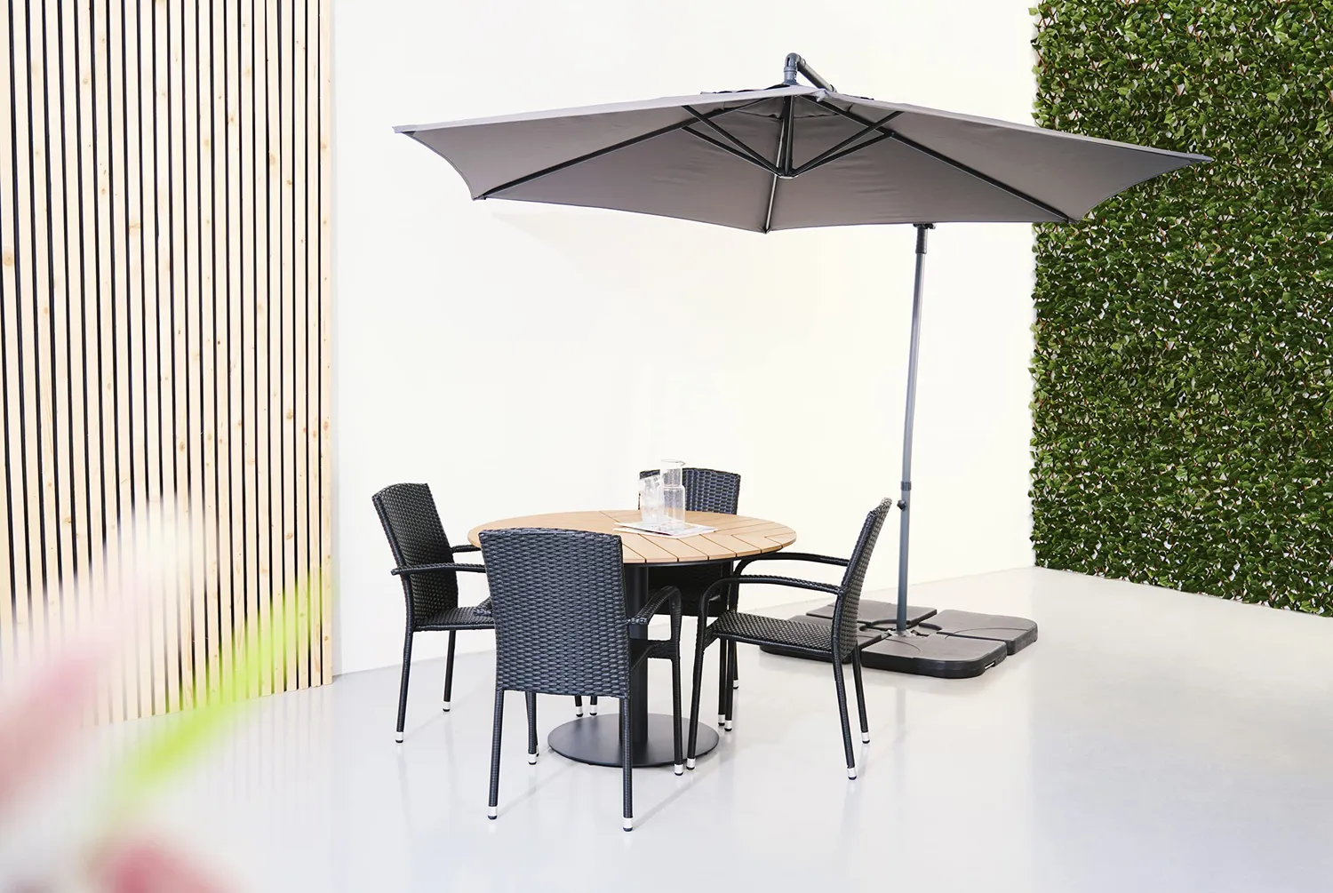 Envy Gartenmöbel-Set für 4 Personen Gartentisch Polywood schwarze Polyrattan-Stühle