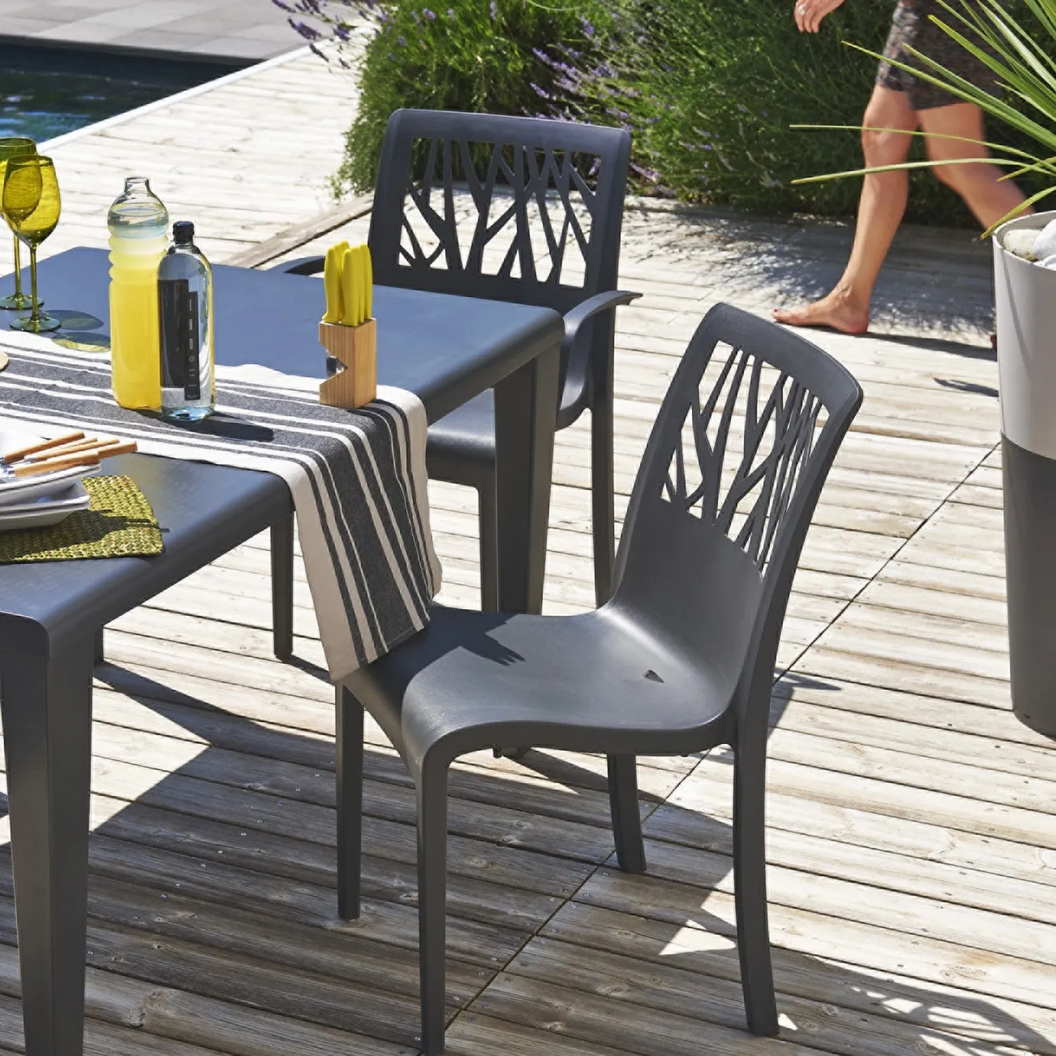 Grosfillex Vegetal Gartenstuhl Anthrazit recycelt 50%