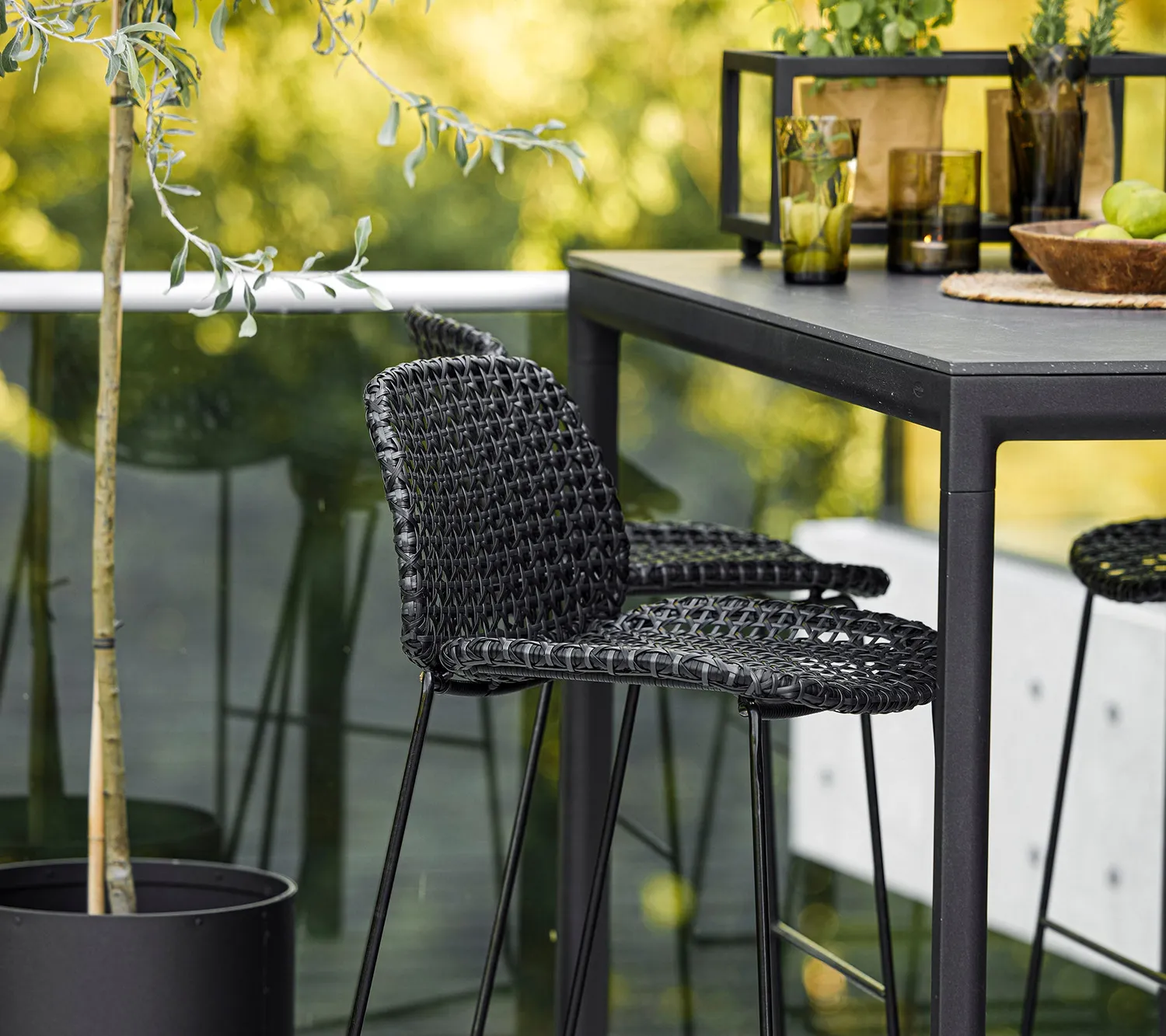 Cane-line Vibe Barhocker Schwarz/Graphit stapelbar