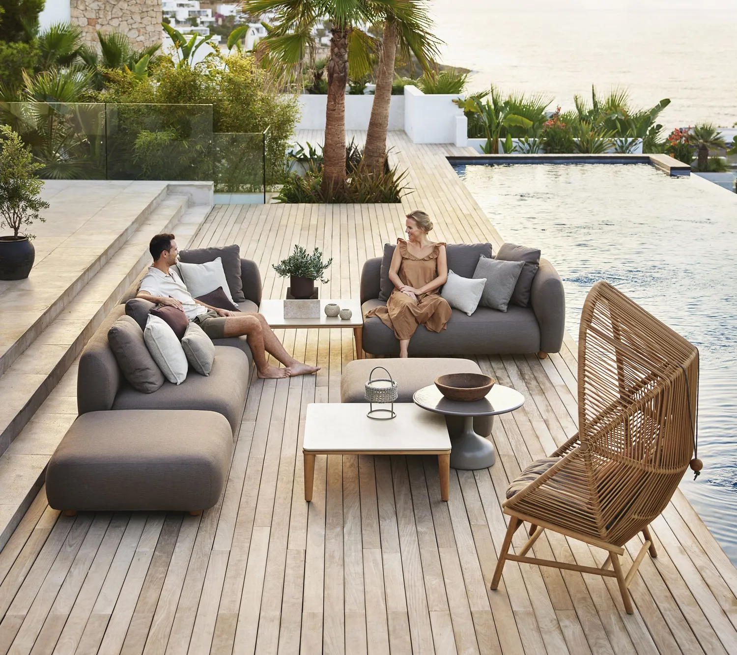 Cane-line Capture Couchtisch 85x85 teak taupe keramik
