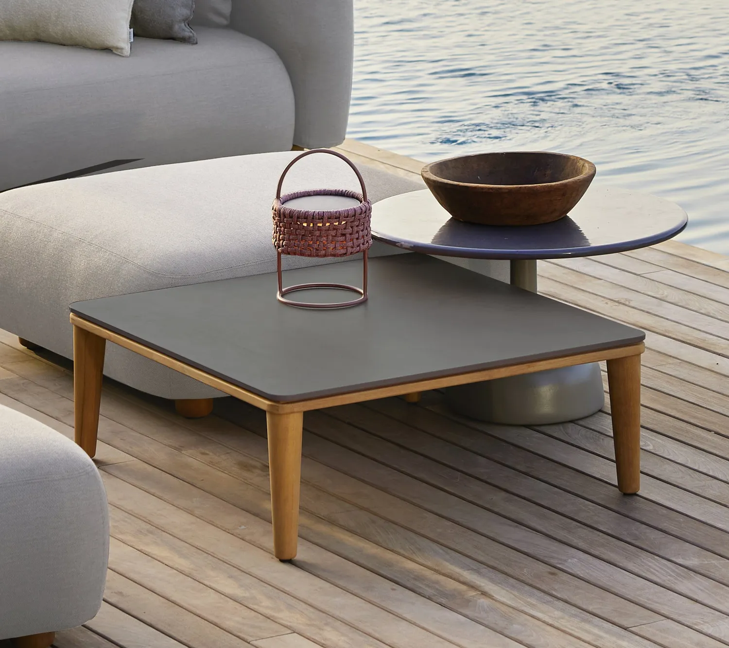 Cane-line Capture Couchtisch 85x85 teak taupe keramik