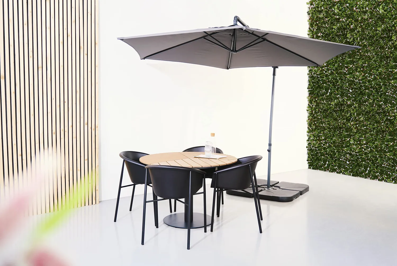 Envy Gartenmöbel-Set für 4 Personen Gartentisch Polywood Teak-Look schwarze Stühle
