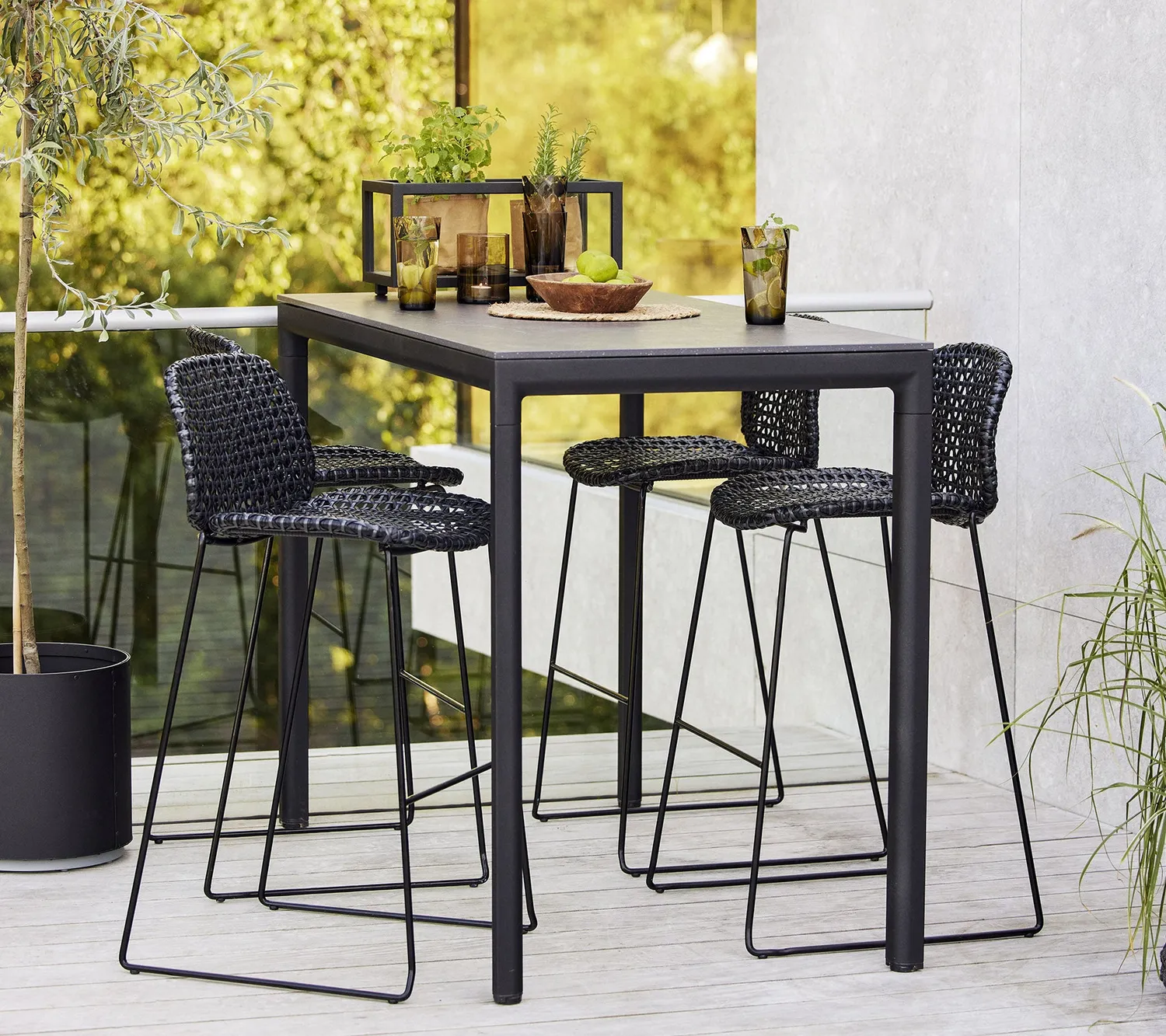 Cane-line Vibe Barhocker Schwarz/Graphit stapelbar