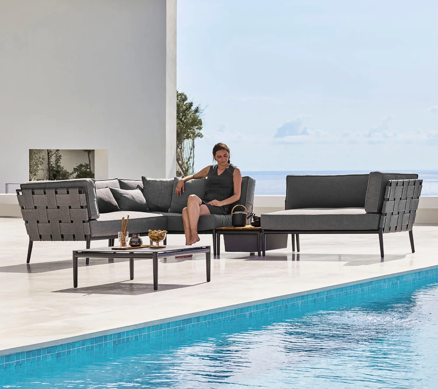Cane-line Conic Couchtisch Alu Hellgrau