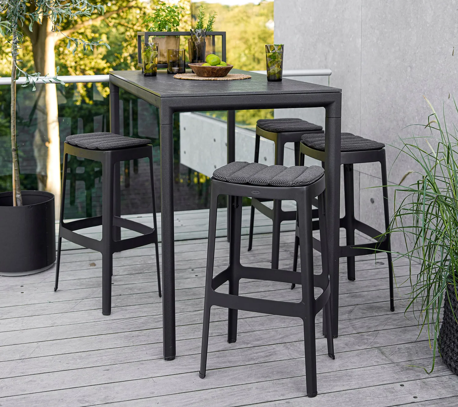 Cane-line Cut Barstuhl schwarz Alu stapelbar 76 cm