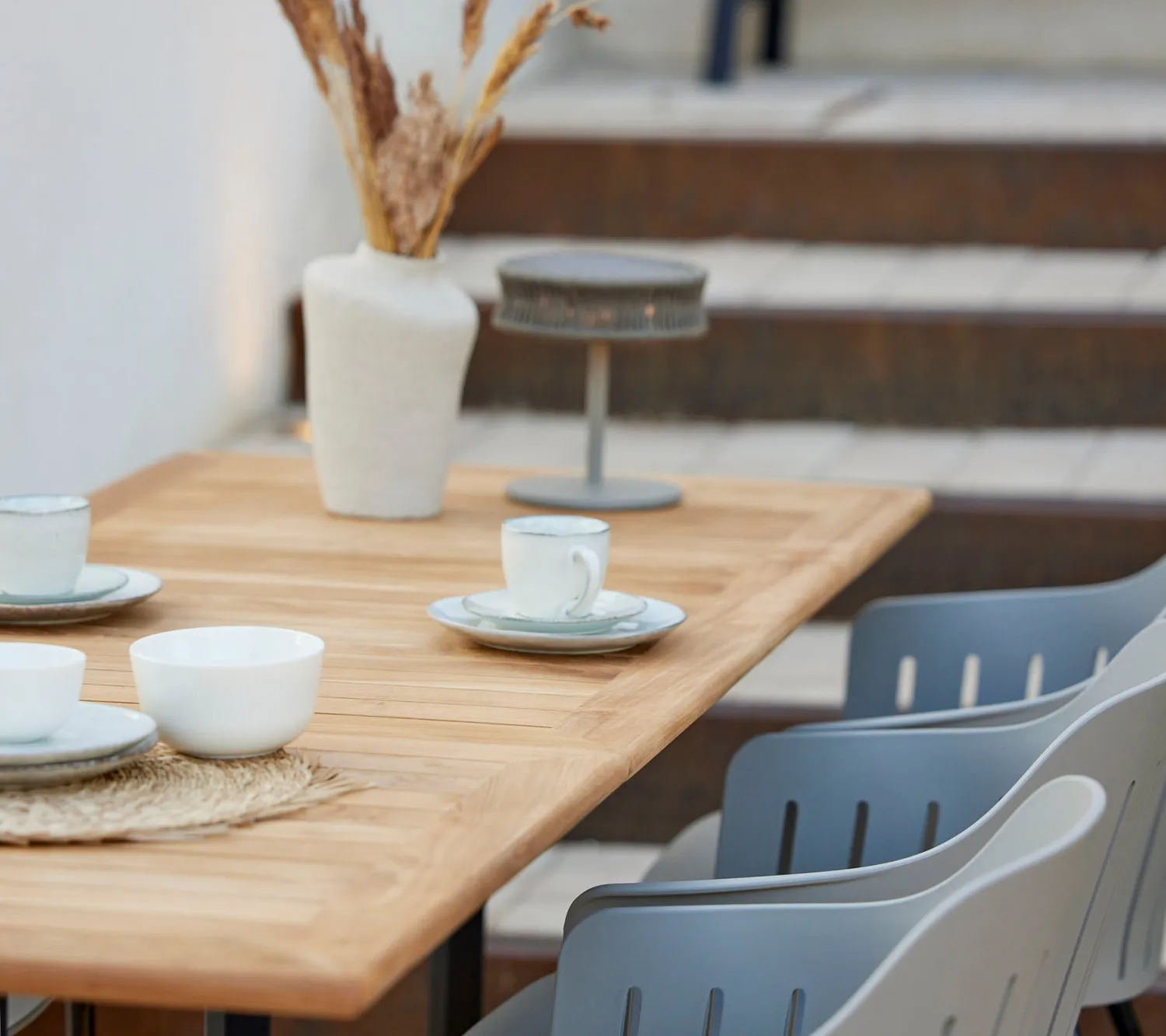 Cane-line Drop Cafétisch Teak Lava Grey Aluminium