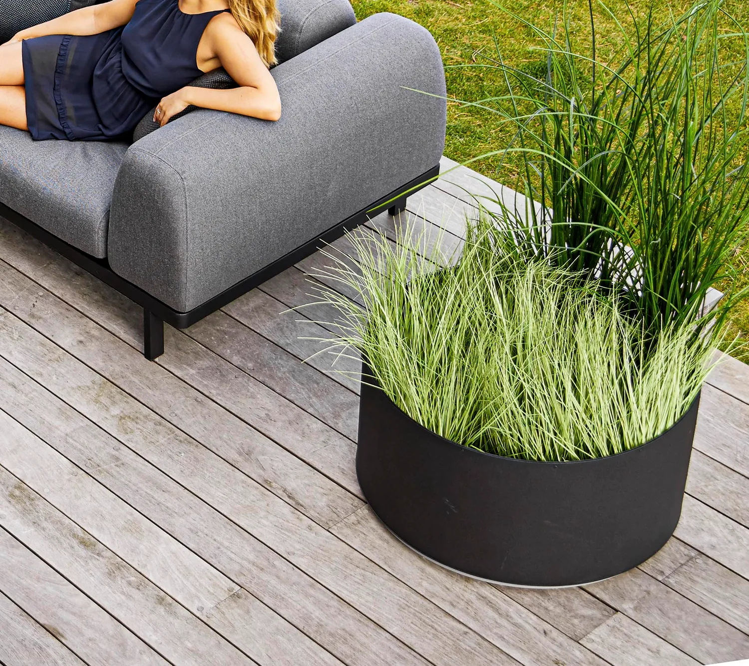 Cane-line Grow Grow Pflanzkasten groß Dunkelgrün Taupe Aluminium wetterfest