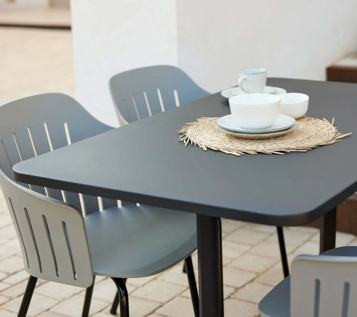 Cane-line Drop Cafétisch Teak Lava Grey Aluminium