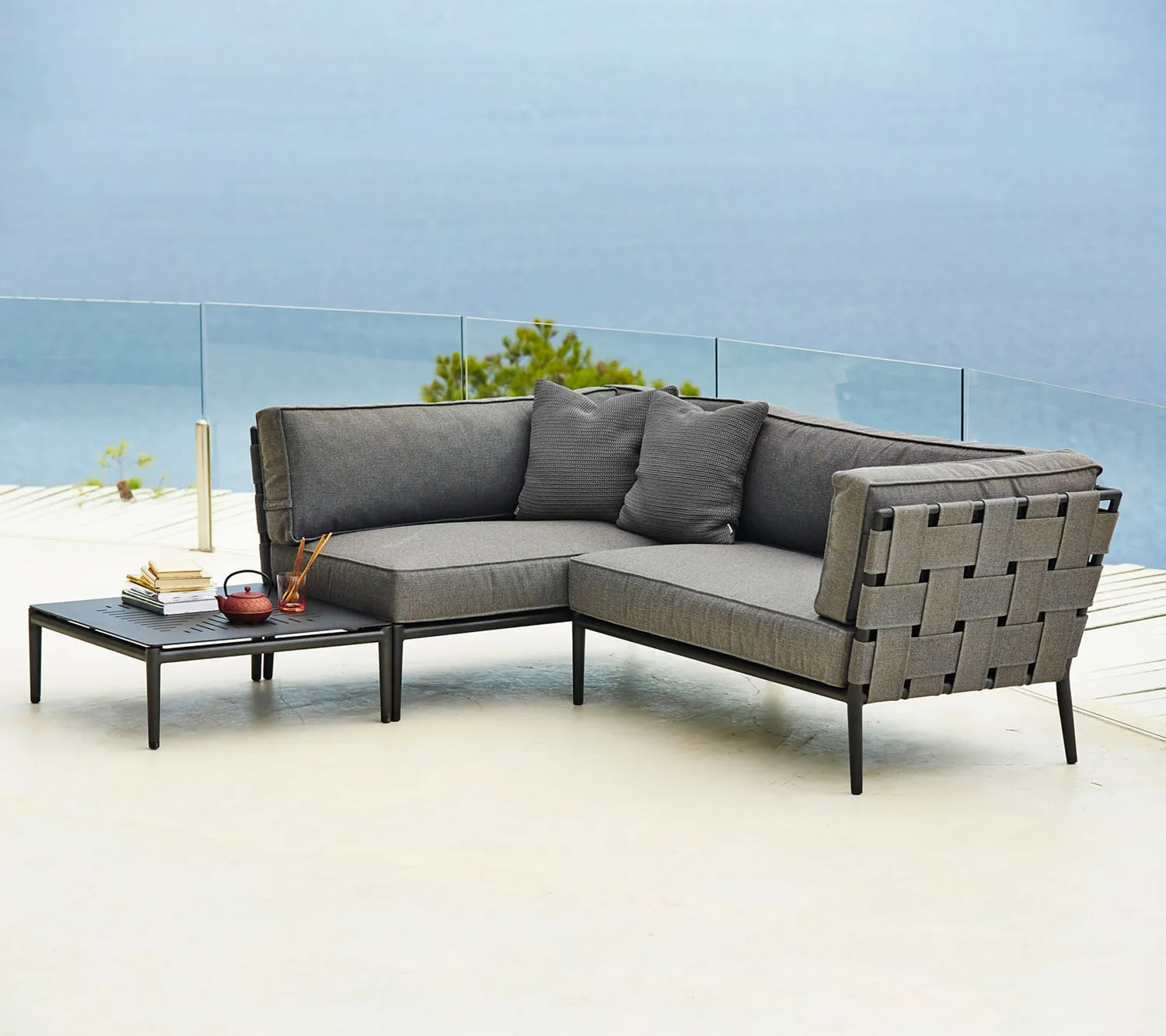 Cane-line Conic Couchtisch Alu Hellgrau