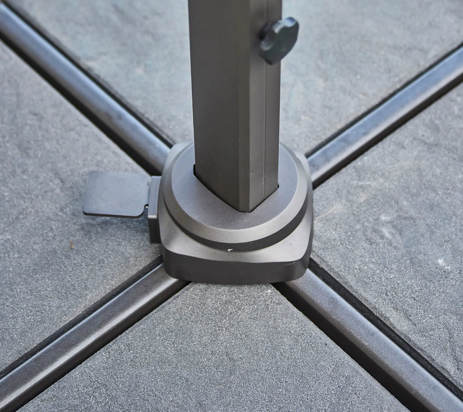 Cane-line Hyde Luxe Schirmständer 4 Platten Beton grau