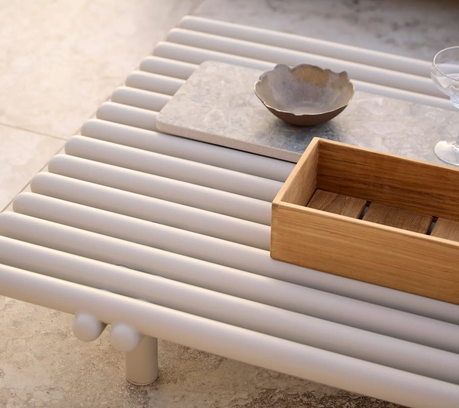 Cane-line Sticks Couchtisch Plattform Sand Alu Teak