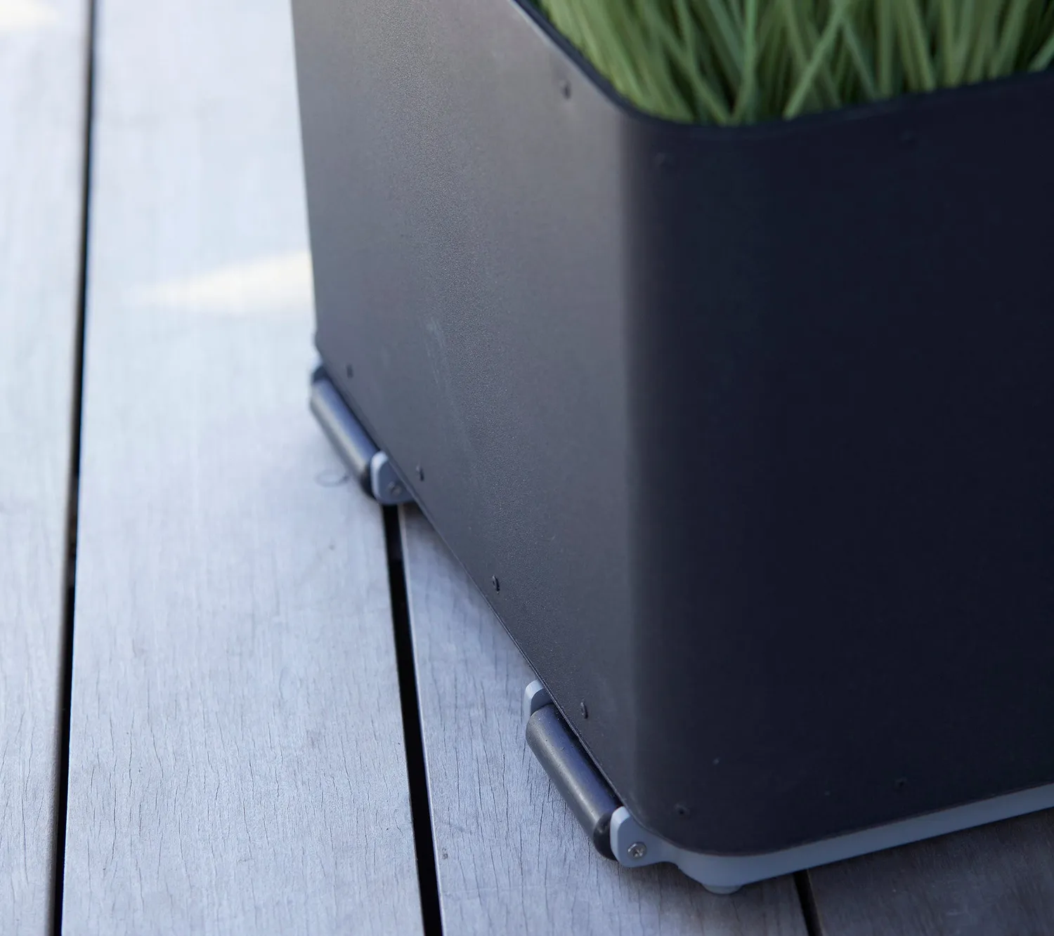 Cane-line Grow Schirmständer mit Rollen alu grau